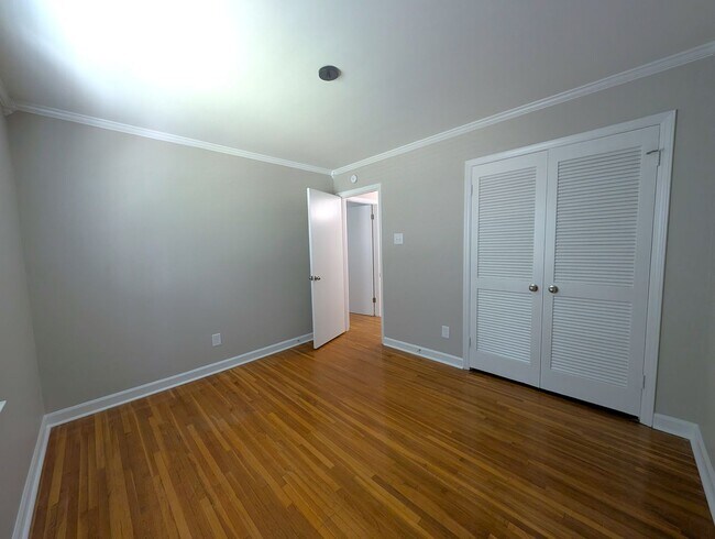 Building Photo - Charming split level home located in the Spring Valley Community in the South Park area of Charlo...