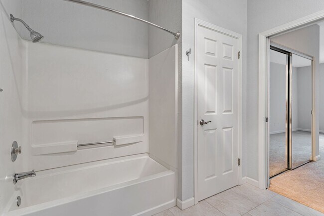 Building Photo - 2-Bedroom Condo in Prime Sunnyvale Location Near Tech Hubs