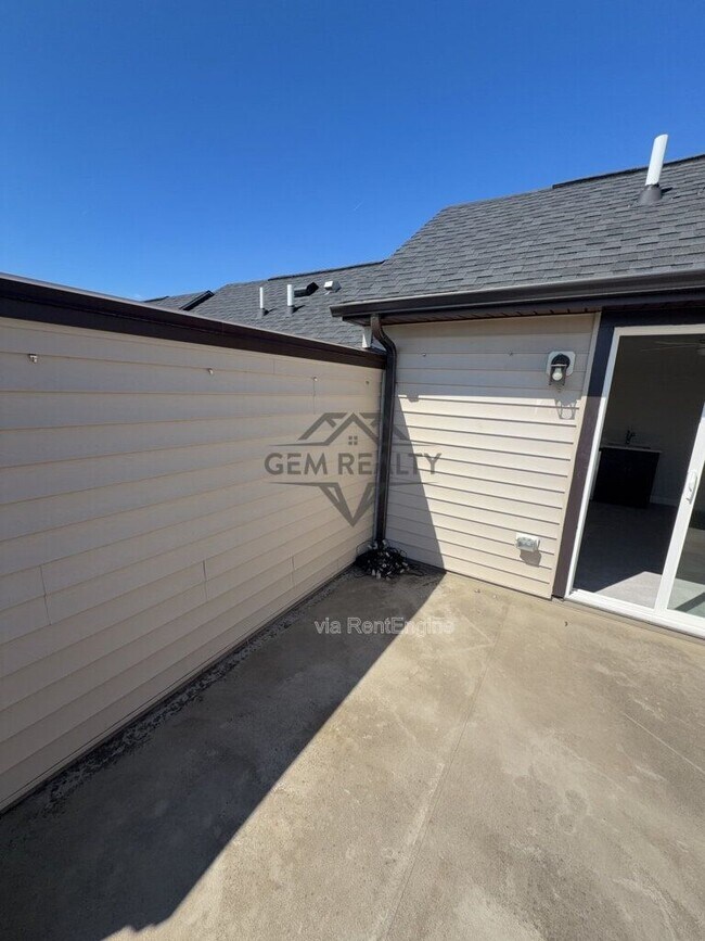 Building Photo - 7231 Mountaineer Dr