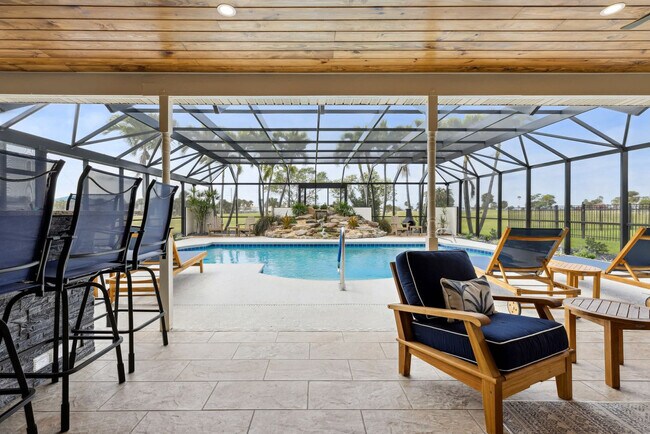 Building Photo - 12 Fairway Dr