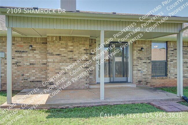 Building Photo - 2109 Shamrock Dr