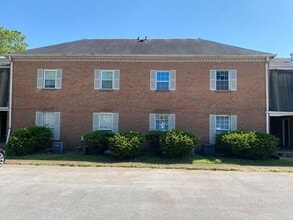 Building Photo - Cute & Affordable 1 Bedroom in Madison