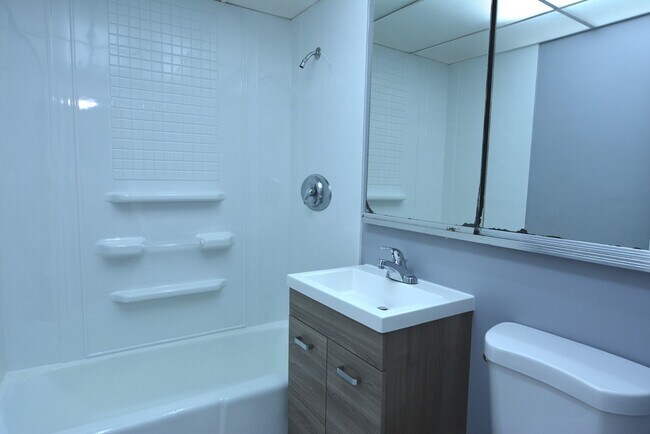 Building Photo - 40 Shrewsbury Green Dr