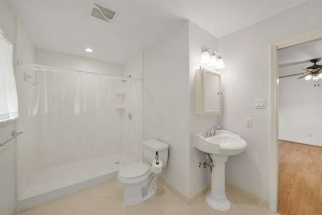 Building Photo - 8415 Braesdale Ln