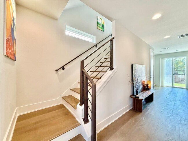 Building Photo - 7915 Floracita Ln