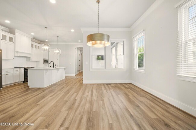 Building Photo - 6218 Mistflower Cir