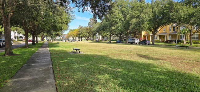 Building Photo - Stunning 2/2.5 Townhome in Beacon Park! Fresh Paint, New Carpets, Available Now!