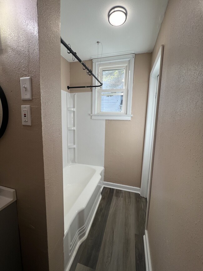 Building Photo - 205 S Walters St