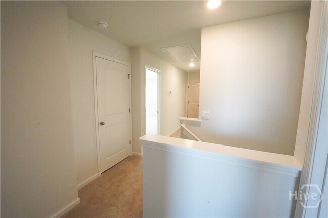 Building Photo - 147 Kraft Kove