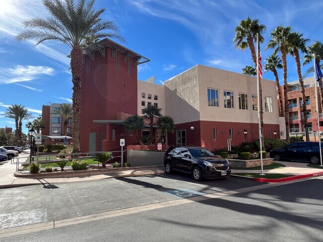 Building Photo - 1 bed, 1 bath condo in guard gated community!