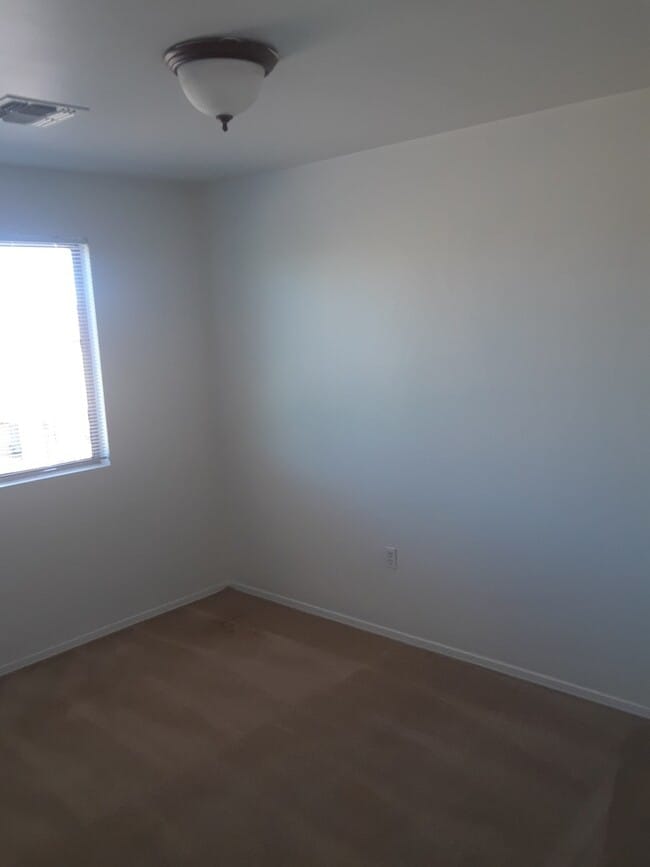 Building Photo - 3 Bedroom - 2.5 Bath - 1605 Sq Ft - Rancho Sahuarita Community - Sahuarita