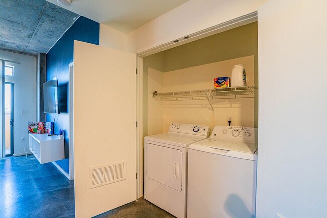 Building Photo - 333 E Roosevelt St