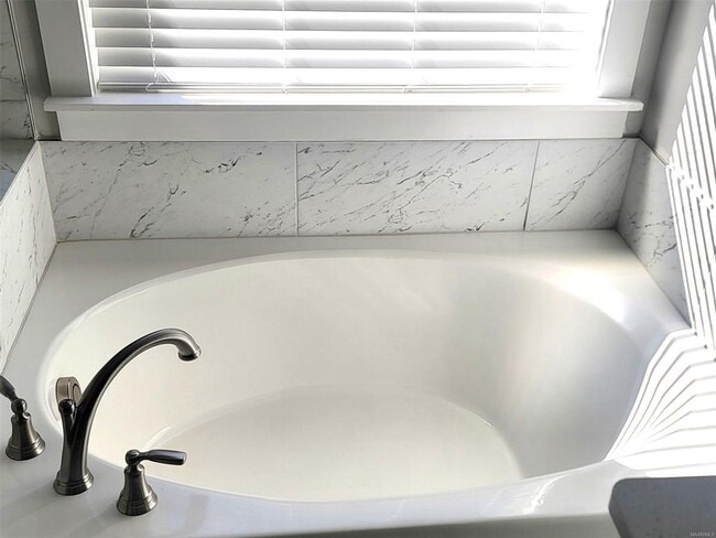 Building Photo - 821 Hedgefield Way