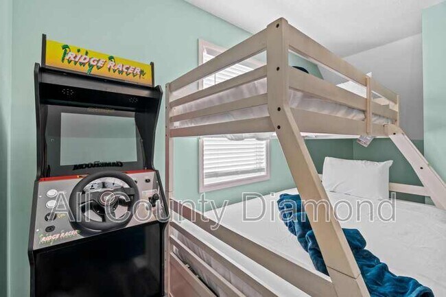 Building Photo - 9004 Polly Ave