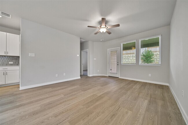 Building Photo - 6609 Lahna Oak Dr