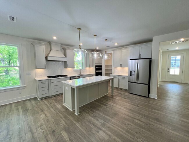 Building Photo - 2429 Vetrina Wy