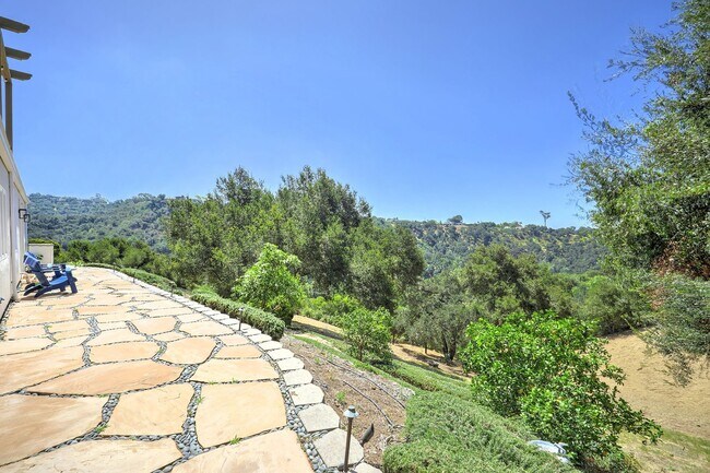 Building Photo - 731 Las Canoas Pl