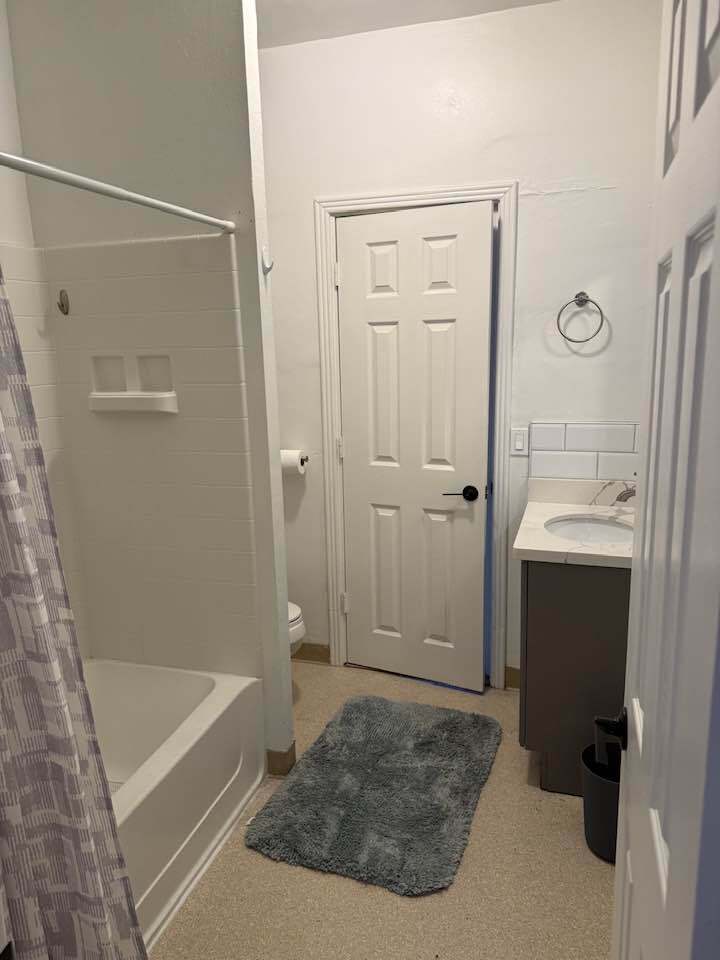 Building Photo - 677 Almond St