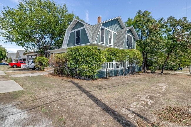 Building Photo - Large Newly Remodeled Home in Historic Fai...
