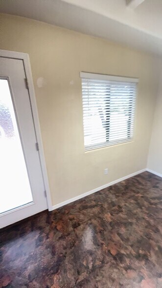 Building Photo - 542 E Juniper Dr