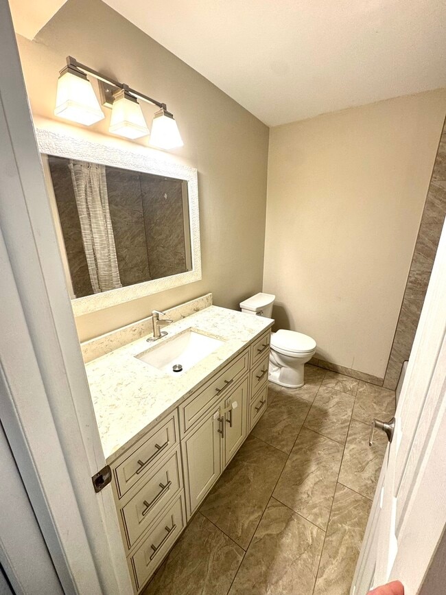 Building Photo - 4 Oak Creek Dr