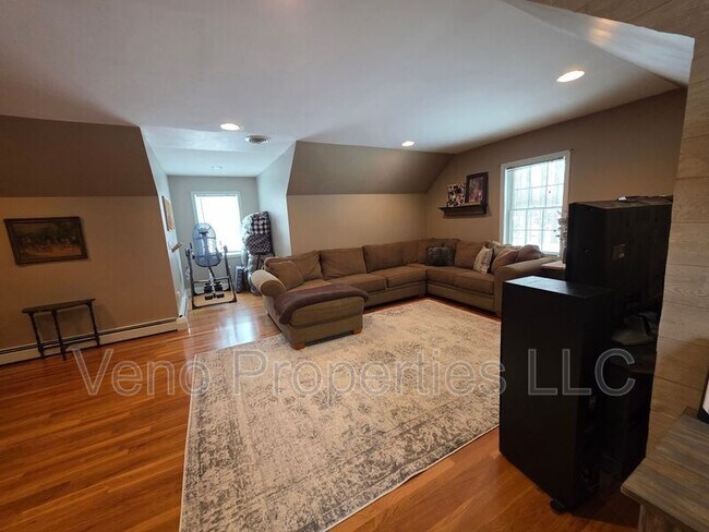 Building Photo - 1023 Packer Rd