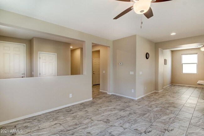 Building Photo - 40876 W Tamara Ln