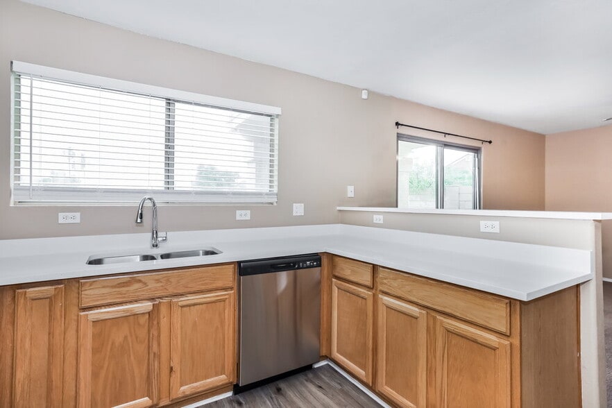 Building Photo - 250 W Juniper Ave