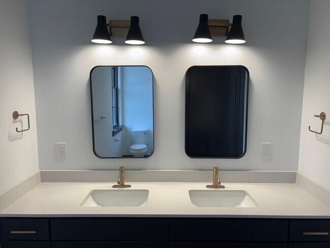 Building Photo - Comfort Meets Convenience – 2-Bedroom Apar...