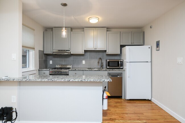 Building Photo - 66 Manor Dr