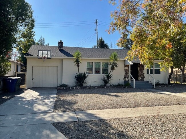 Primary Photo - 2236 E. Michigan Avenue (Shields/Fresno)