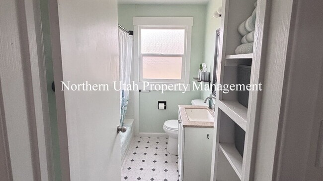 Building Photo - Rooms for Rent