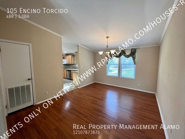 Building Photo - 105 Encino Torcido