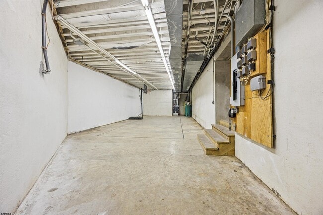 Building Photo - 2 Woodstock Dr