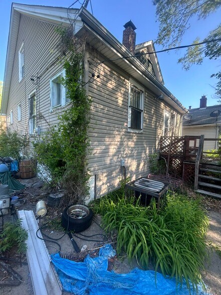 Building Photo - 2118 Rosebud Ave
