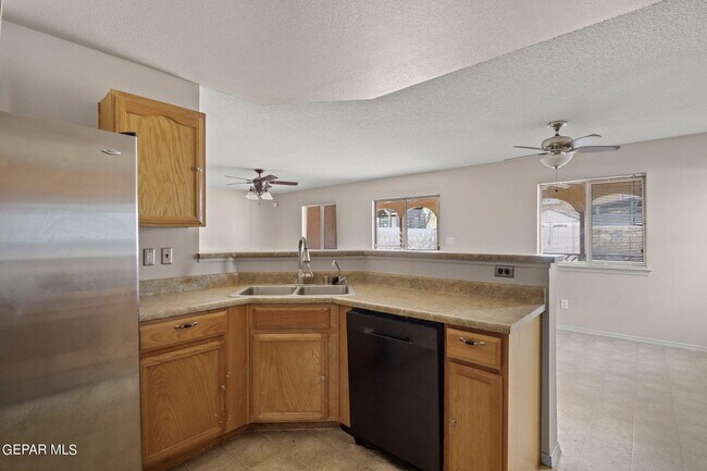 Building Photo - 14301 Pacific Point Dr