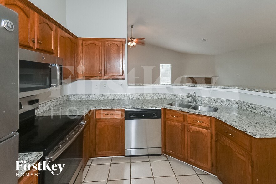 Building Photo - 3431 Golden Oaks Dr