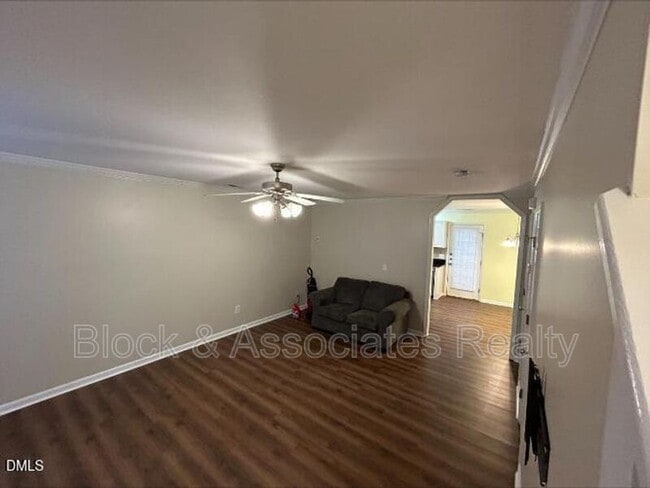 Building Photo - 914 Savin Landing