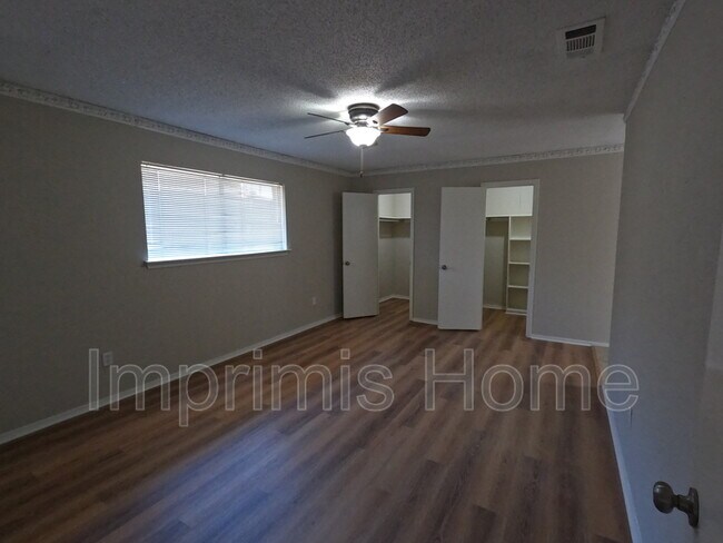 Building Photo - 430 Ridgewood Dr