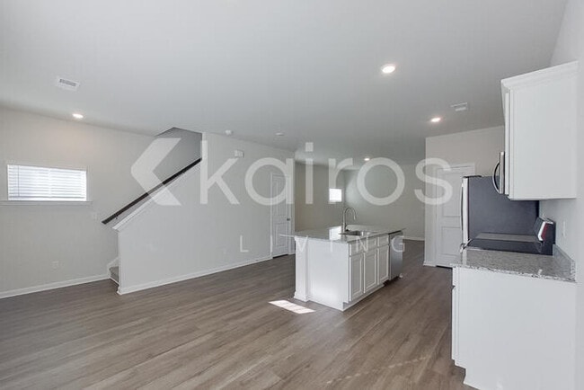 Building Photo - 2541 Banyan Circle