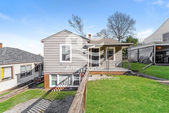 Building Photo - 707 19th St S