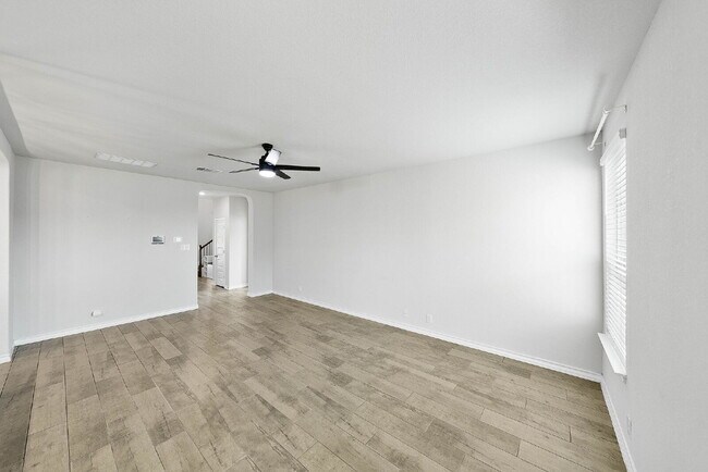 Building Photo - Spacious 5-Bedroom Rental on Oversized Cor...