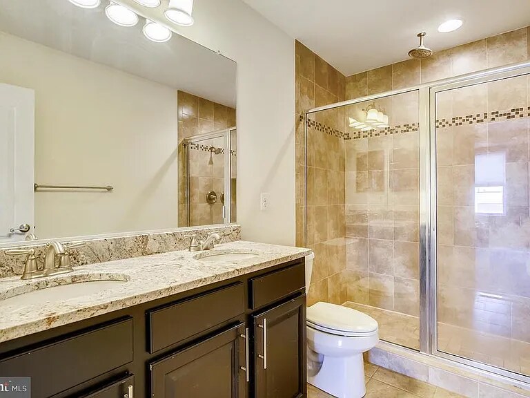 Upstairs bathroom #2 - 521 S Linwood Ave