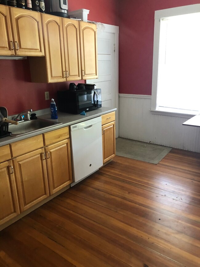 Building Photo - 204 Fellsway W