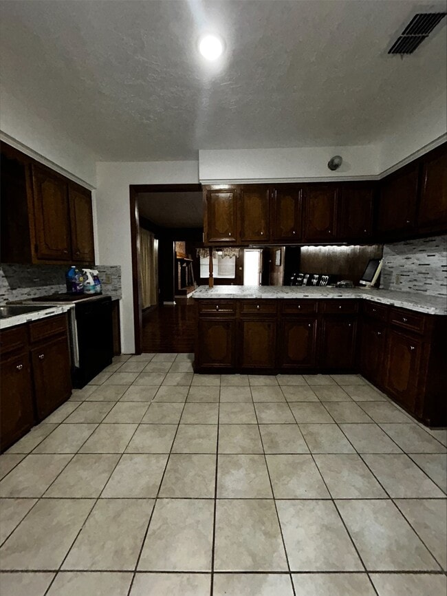 Building Photo - 31155 Old Washington Rd