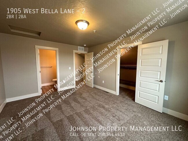 Building Photo - 1905 W Bella Ln