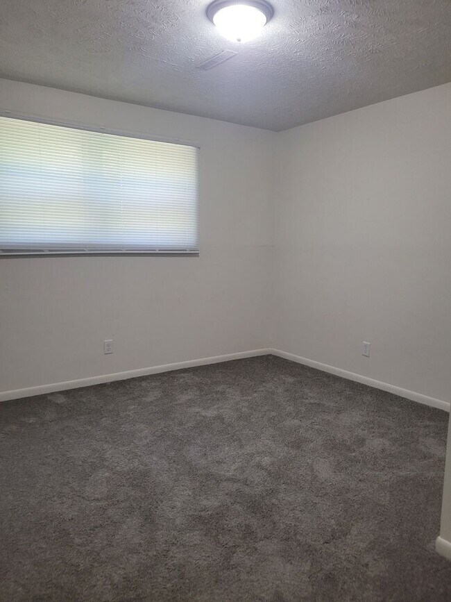 Building Photo - Spacious 3 Bedroom! Coming Soon!