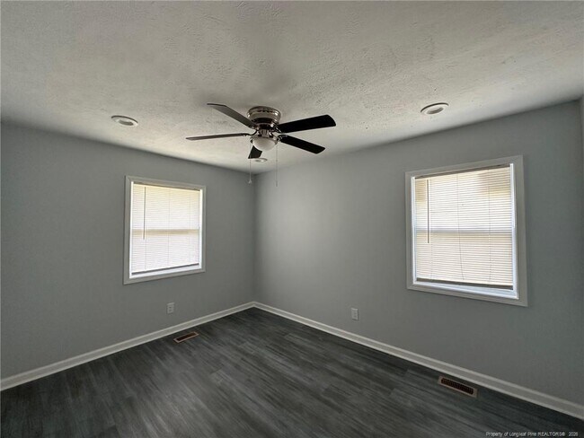 Building Photo - 929 Fleetwood Dr