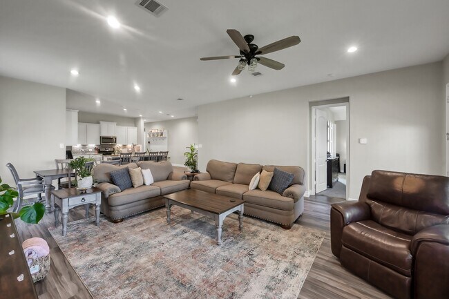 Building Photo - 20151 Bushwick Falls Dr