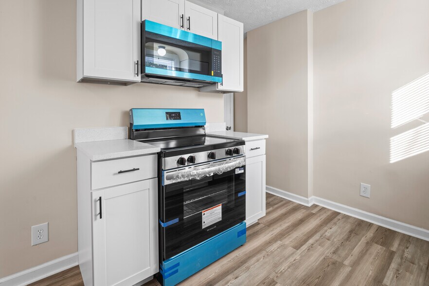 Building Photo - 1747 E Frankfort St